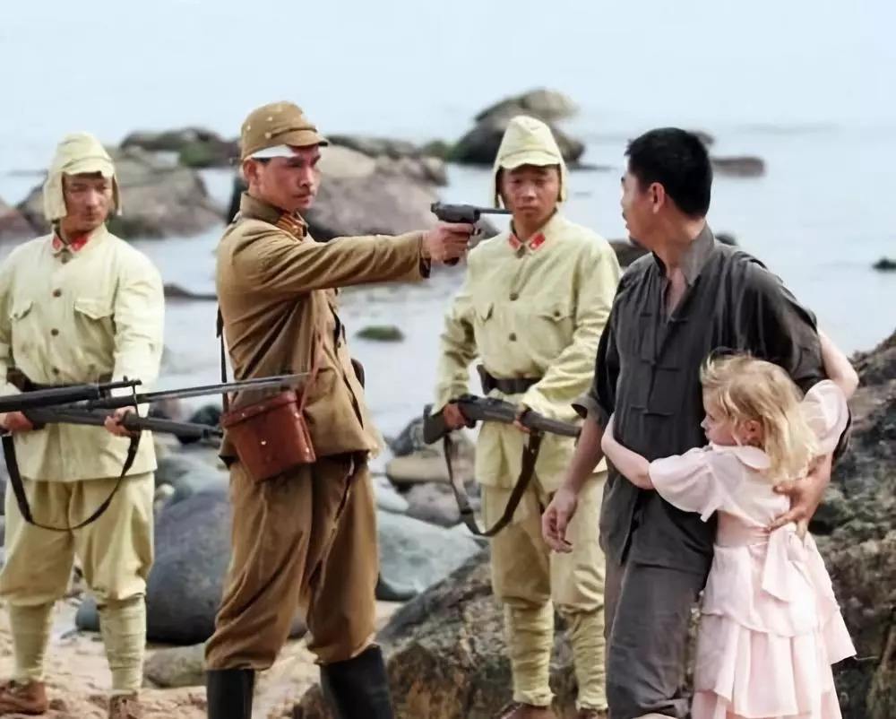 日本军队占领香港以后，到底如何进行统治？导致香港人口巨减70%