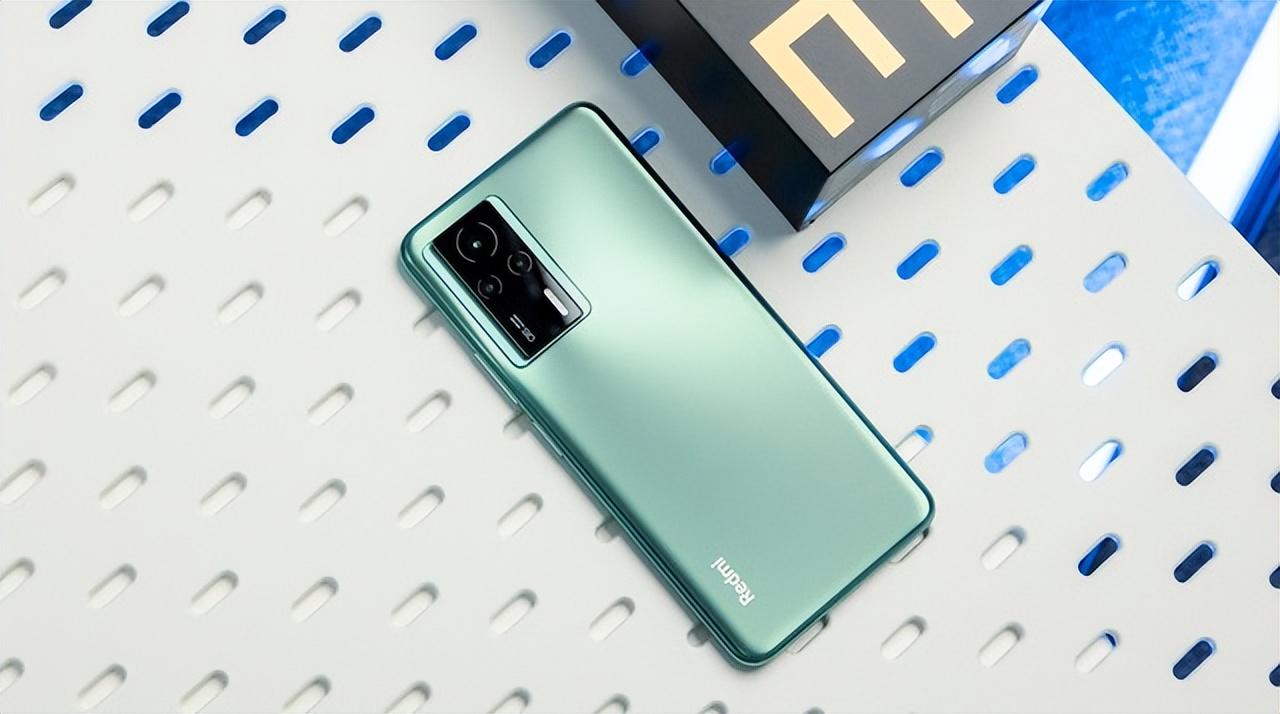 2023年，高性价比千元机推荐，这4款机型适合送给父母、老人使用