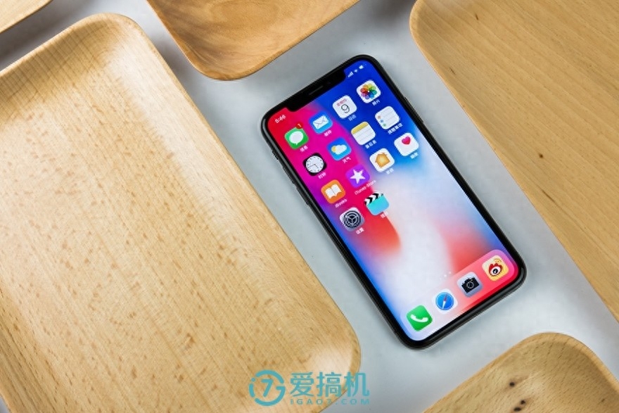 三星又发广告吐槽苹果iPhone X刘海屏,网友:这样挺缺德的