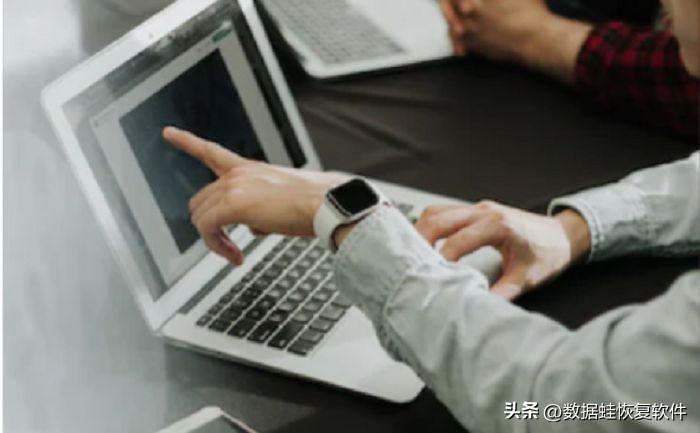 电脑自动弹出的窗口怎么彻底删除（电脑屏幕上弹出窗口怎么关掉）