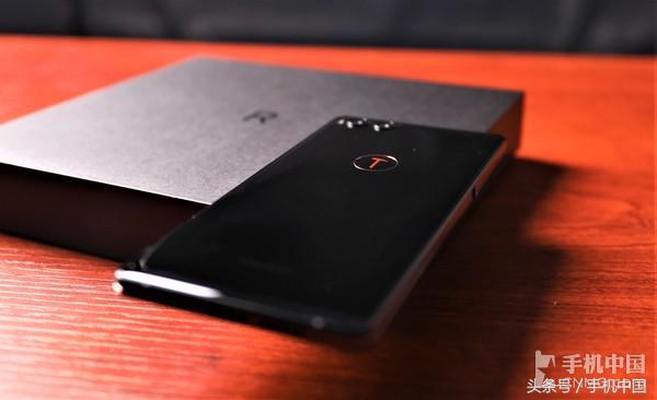 坚果R1评测：不愧是能当“主机”的旗舰