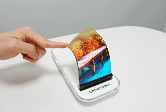 经典回归 三星将推出无打孔全面屏滑盖手机