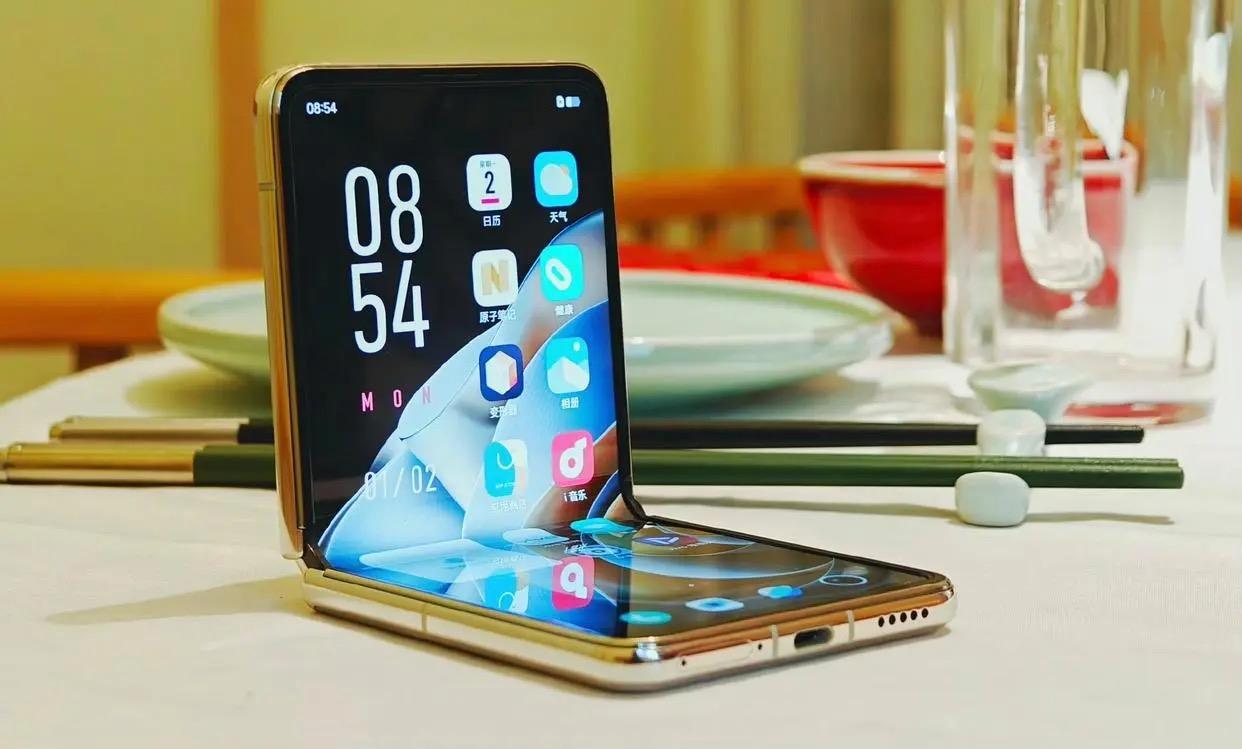 买翻盖式折叠屏手机，强烈建议这两款，性价比真的太高了