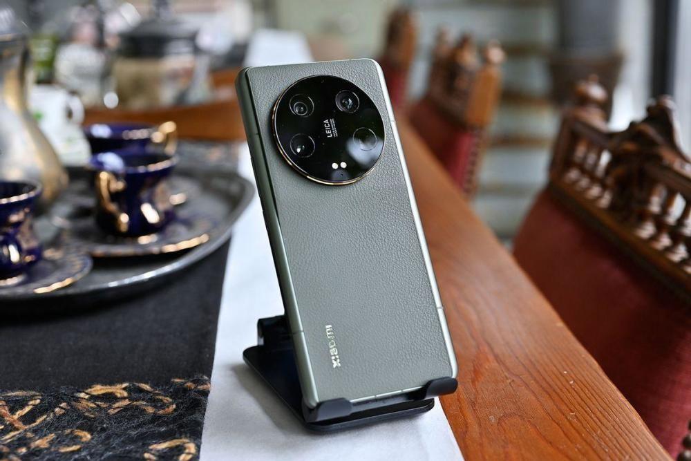 底大一级压死人，iPhone 15系列再度升级，逼近小米13 Ultra