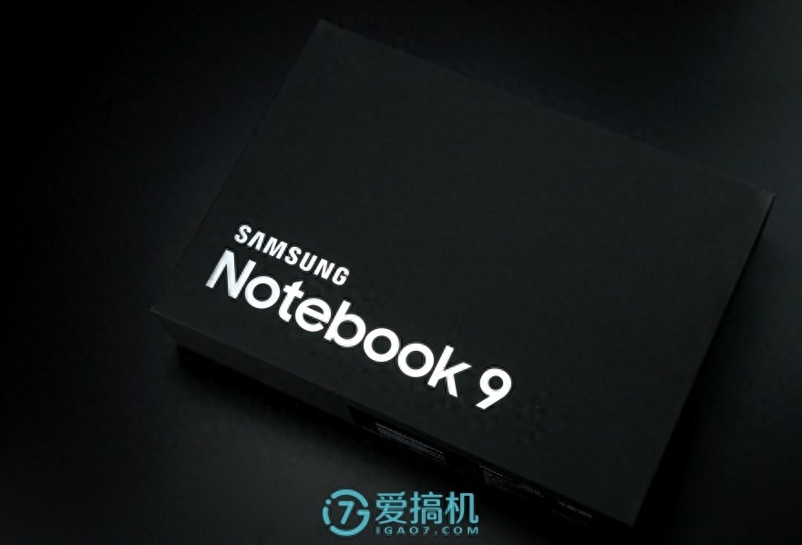 世界上最轻薄的13.3商务笔记本，续航超长，不到800g！