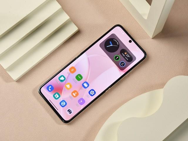 折叠屏都卷到3999元了！moto razr 40今日正式开售