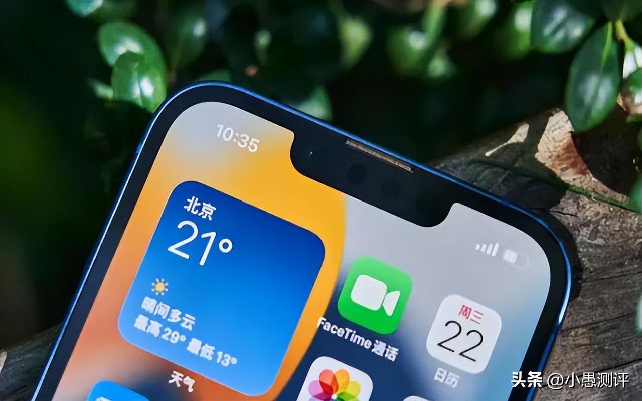苹果iPhone13开启“跳水模式”，价格跌破3500元，值不值得入手？