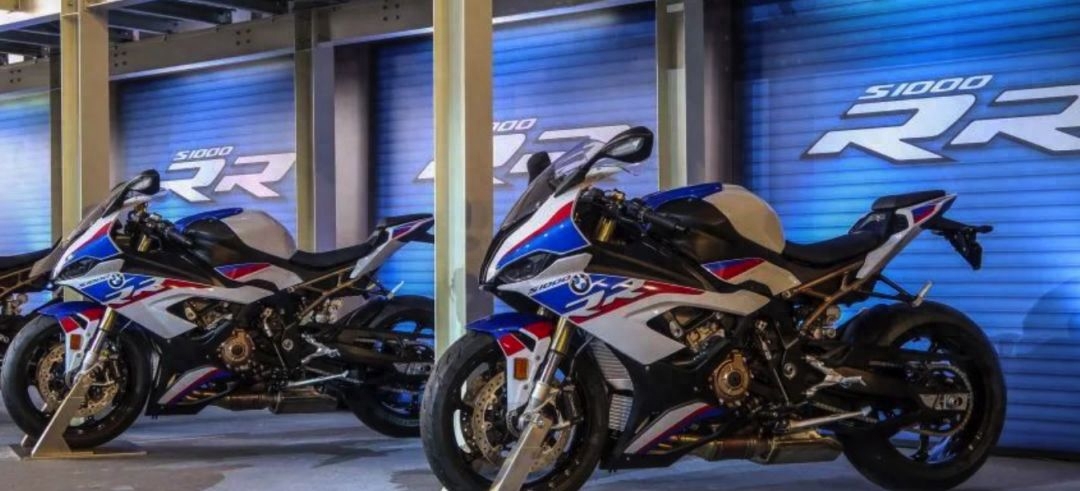 宝马推出带官方套件的M Performance Parts S1000RR，售价约23万