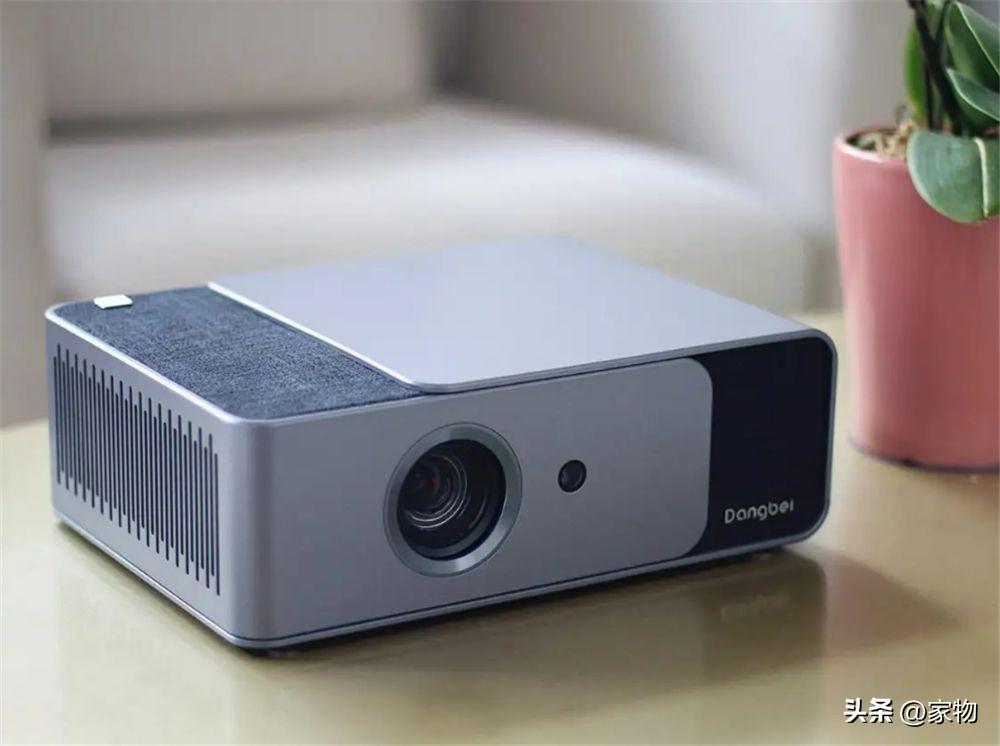 家用投影仪怎么选才不踩坑?买前知道这8点,买时才能不吃亏