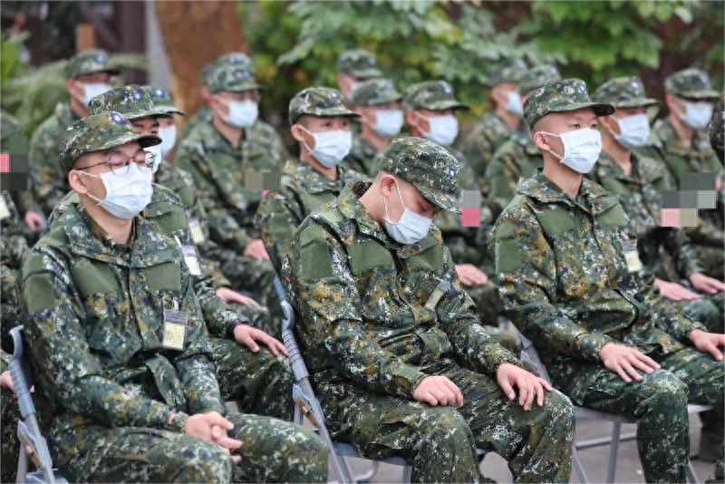 台军一年制新兵营区禁用华为小米等11个大陆品牌手机，岛内网民嘲讽