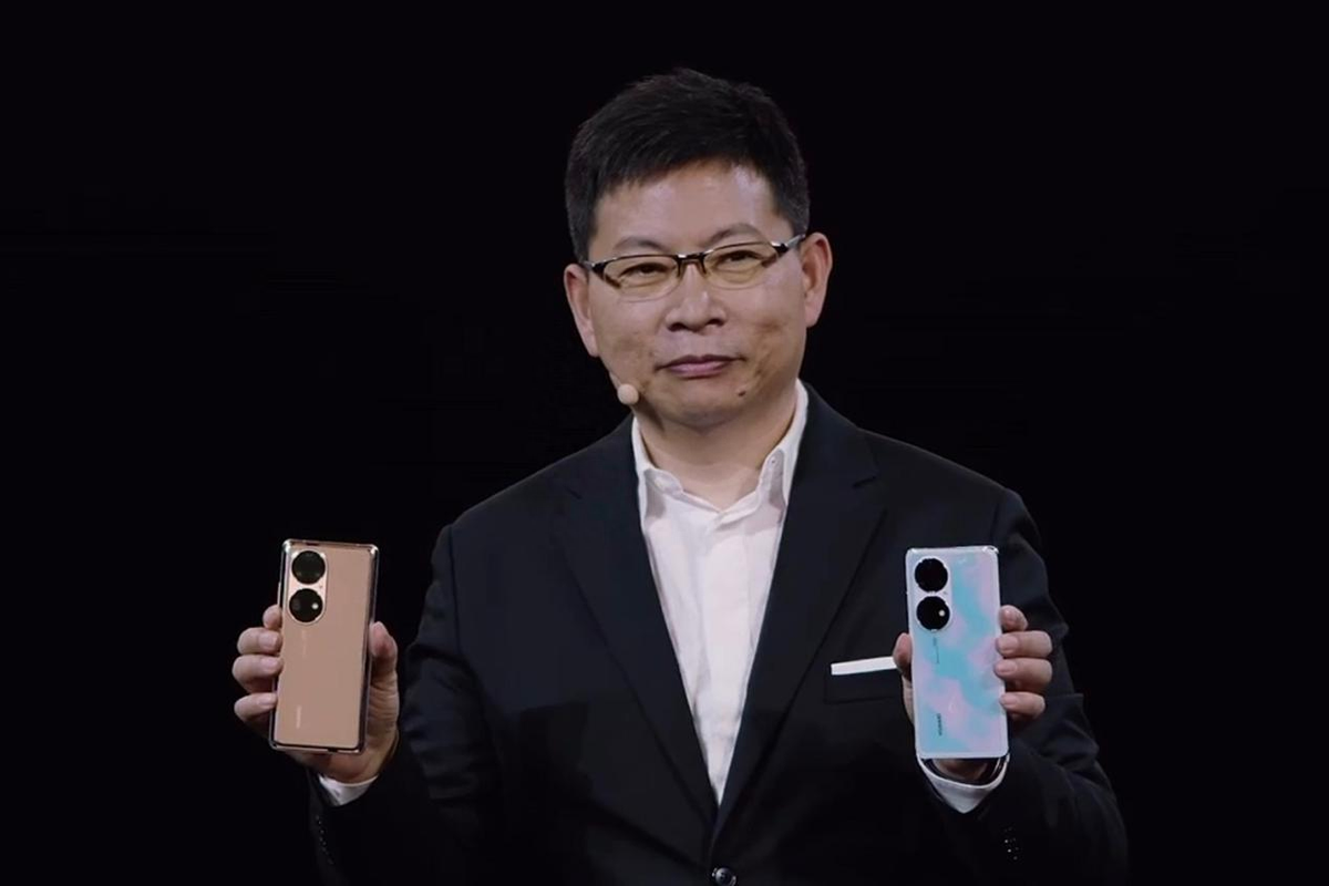 华为P50 Pro全系直降500元：对比自家Mate50系列，它还值得买吗？