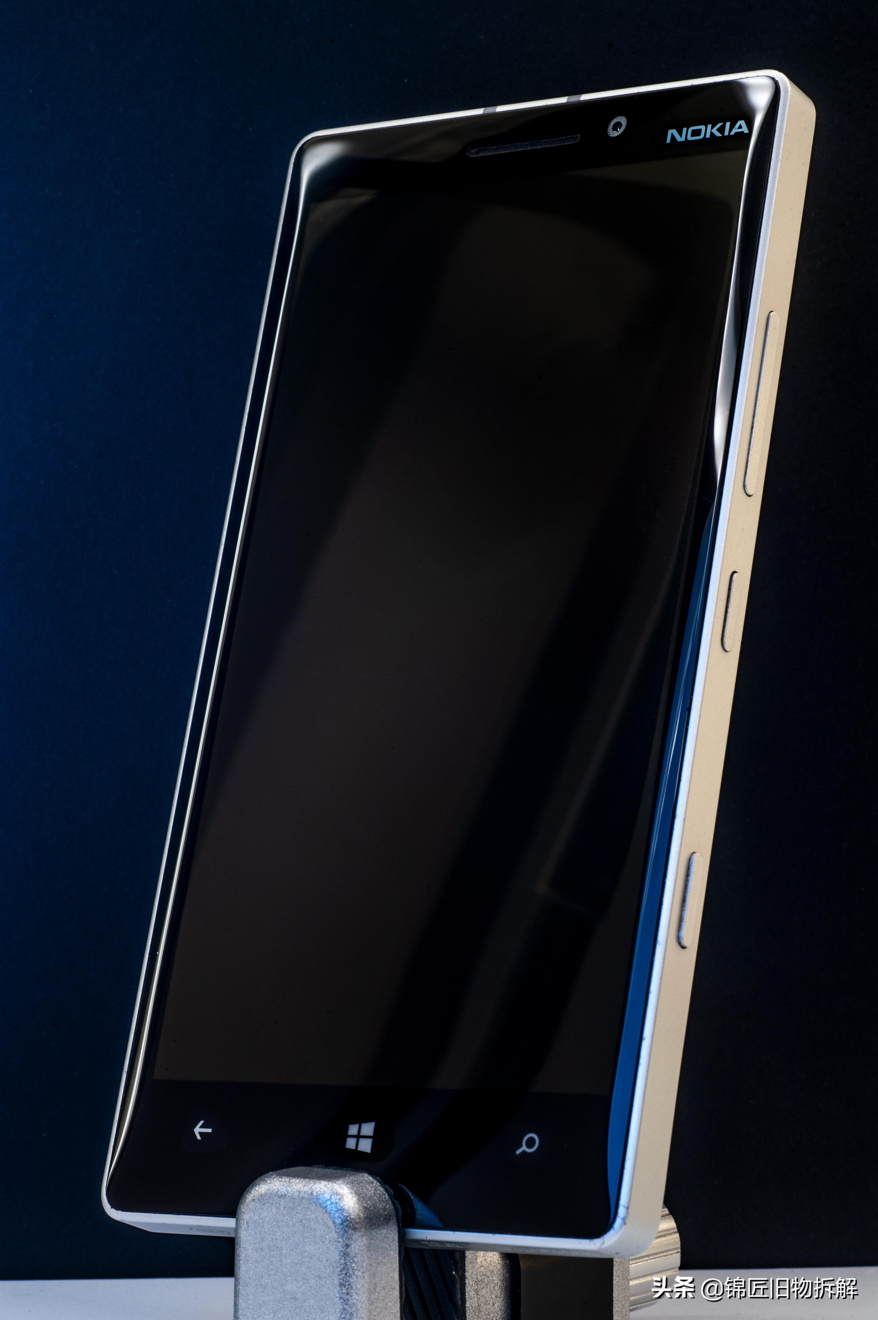 诺基亚lumia930,这么好看的手机为什么就卖不动呢?拆开看看