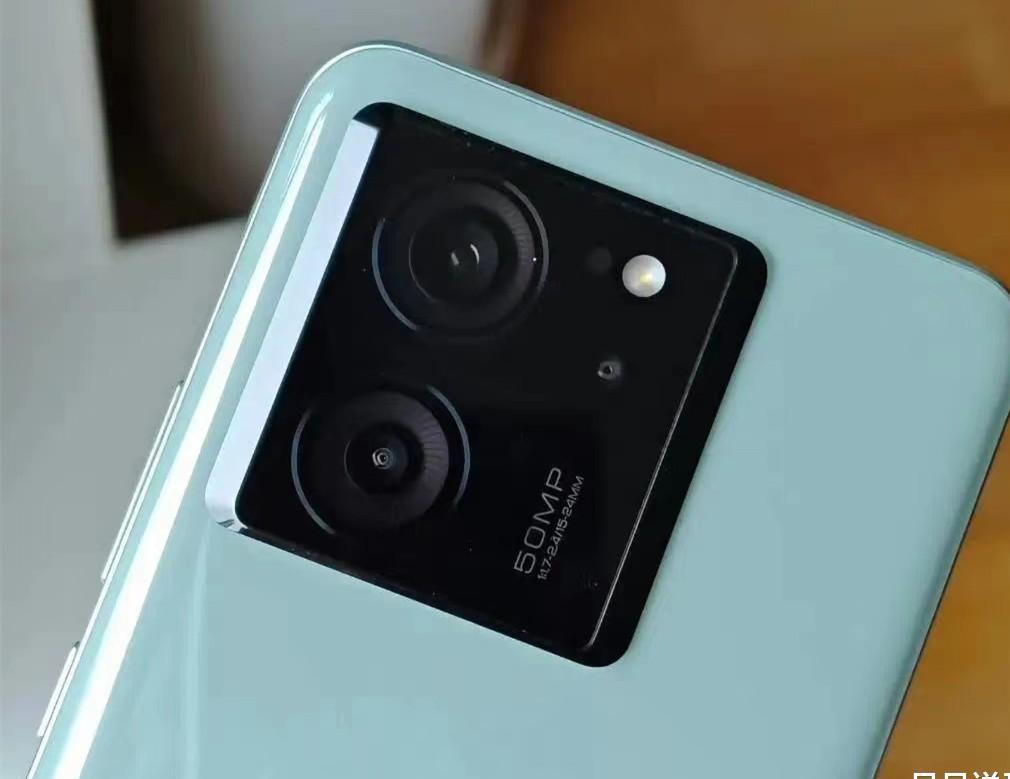 ### 小米2S：当年的供不应求，性价比传奇