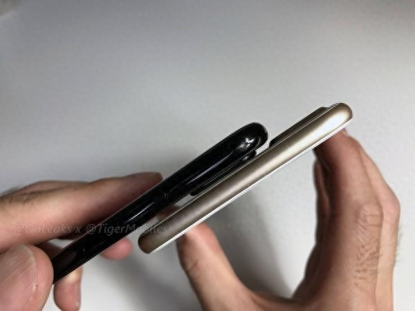 iPhone 8/iPhone 7 Plus对比 持握感舒适