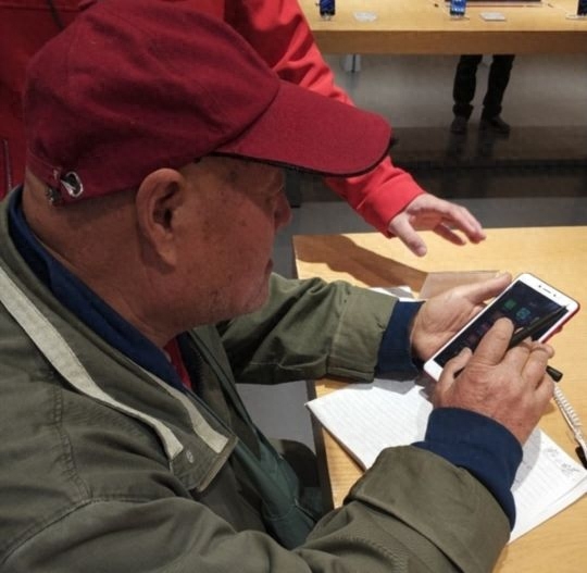 老人不要点手机跳出的清理软件！看315晚会明白谁点谁中招！