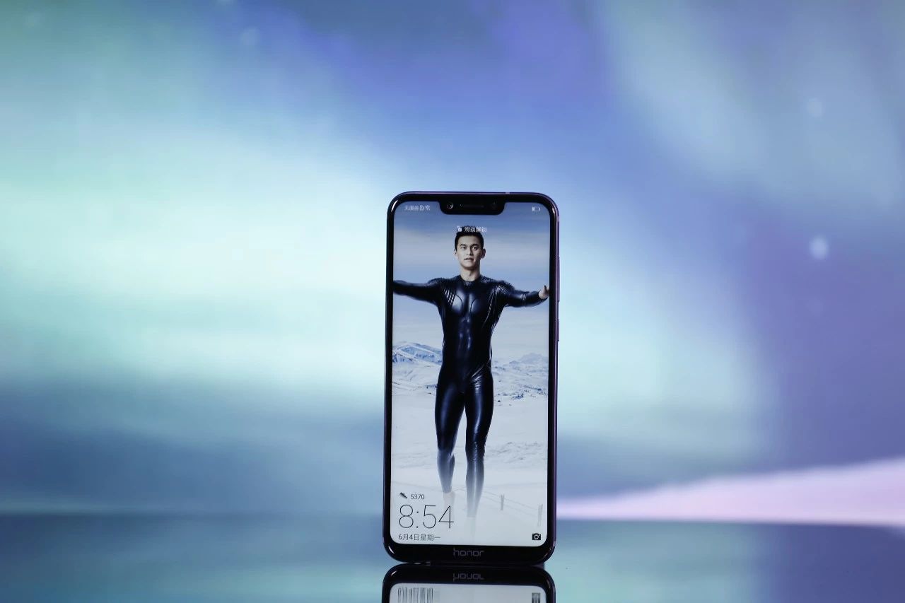 中关村在线带来游戏跑分实测 看1999元的荣耀Play如何革命到底