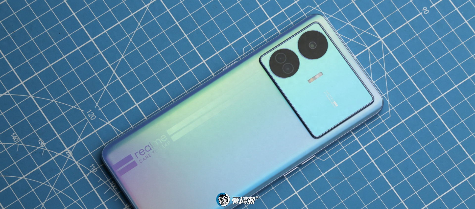 无情破门,真我GT Neo5 SE评测:1999起的二代骁龙7+与1.5K屏