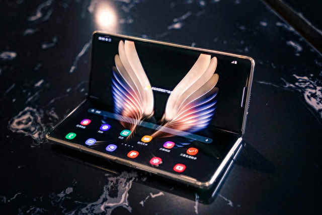 解析三星W21 5G咫尺方寸之间，如何洞见未来视界