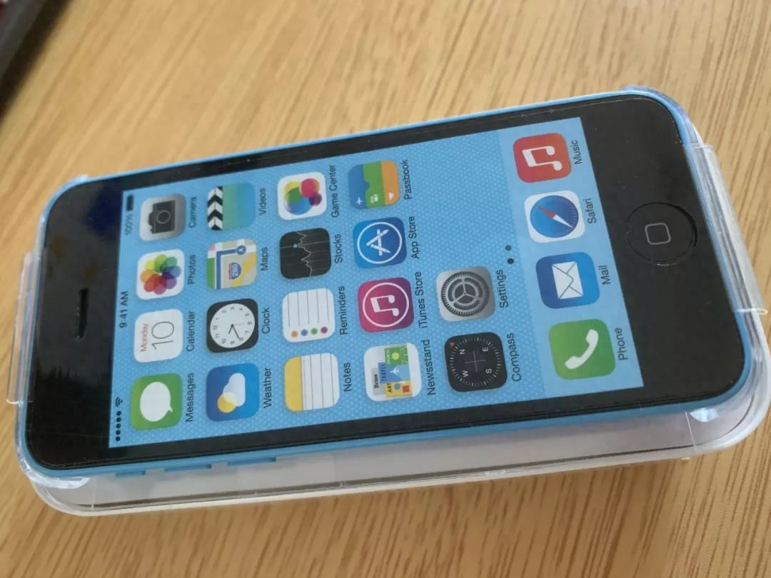 非情怀党的古董开箱——iPhone 5C(对比iPhone SE)