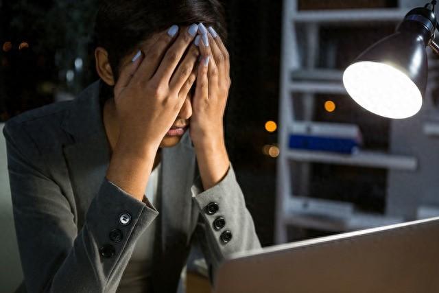 多媒体教学一体机的电脑不开机，这样维修也可以