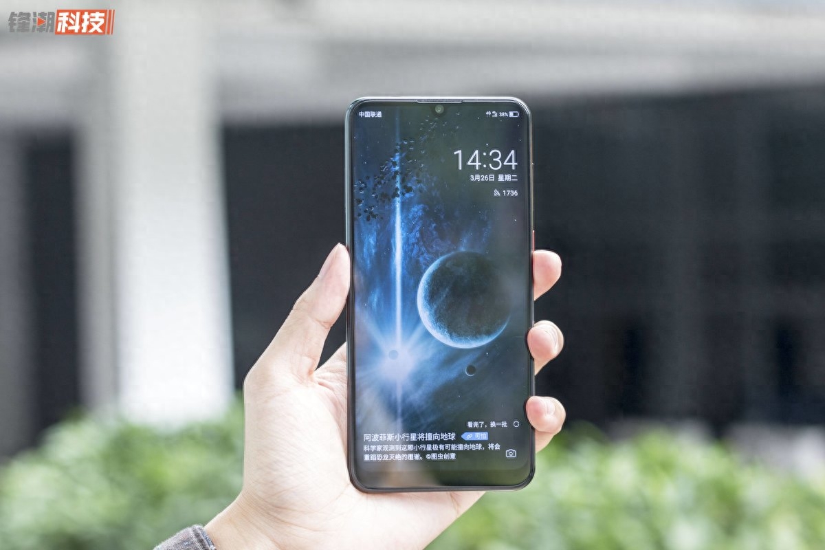 自拍强大的性价比千元机:中兴 Blade V10 评测