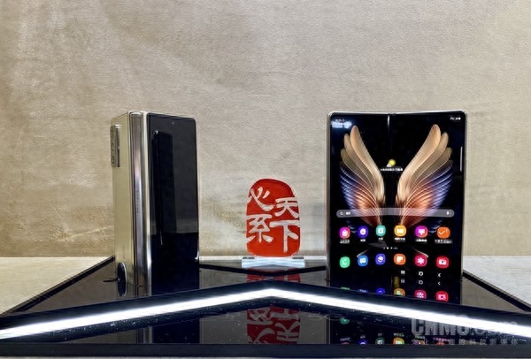 三星W21 5G正式发布 浮雕纹背板支持双卡售19999元