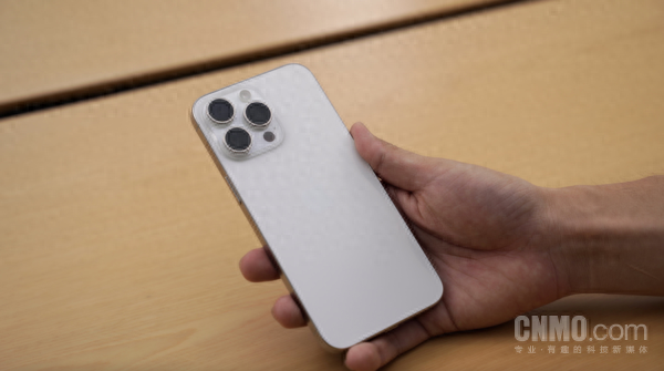 2023年iPhone均价达6400元 苹果多个市场收入创新高!