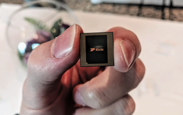 明明性能不如骁龙855,为什么麒麟980被称为一代神U?原因分为3点