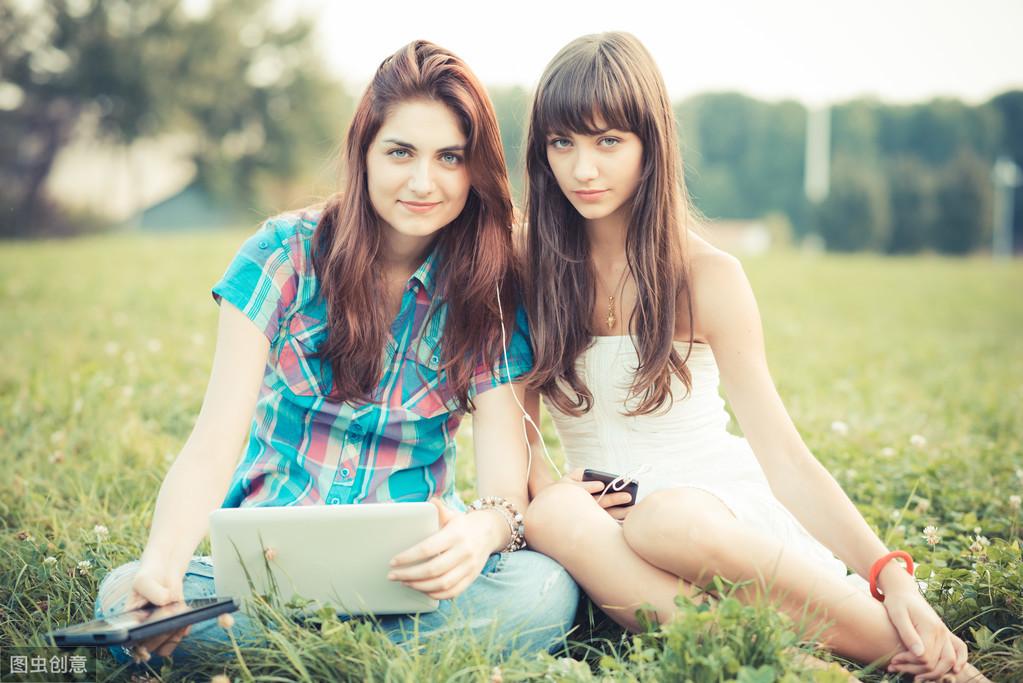 Pretty是“漂亮”，那sit pretty难道是“坐得漂亮”？啥意思？