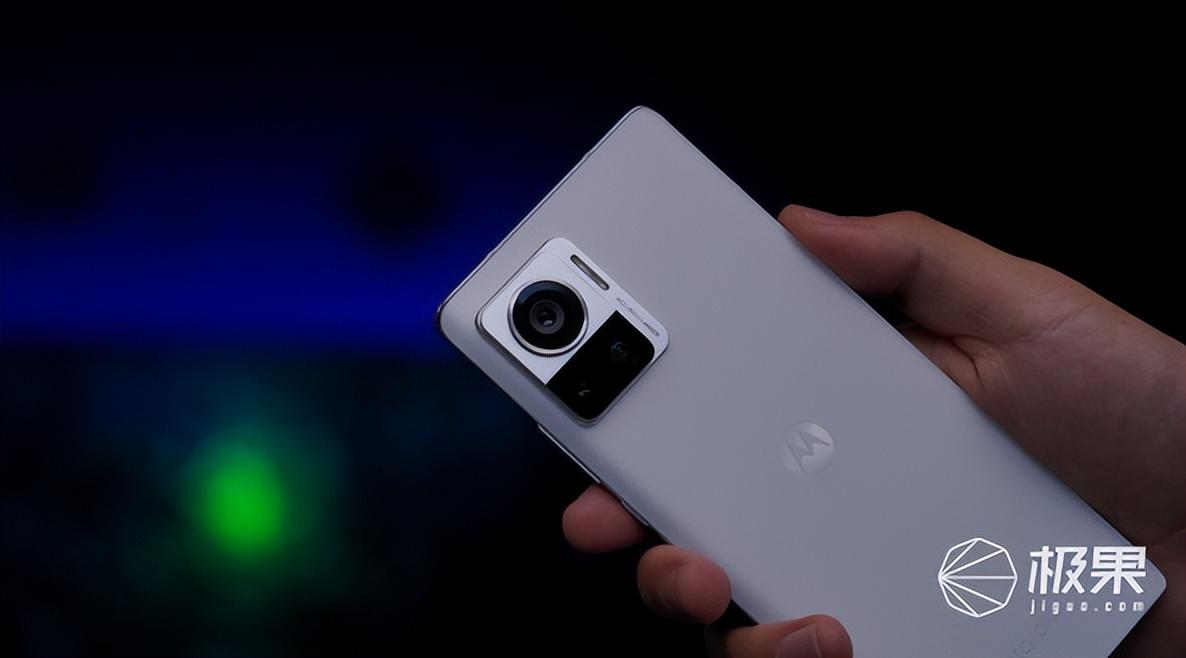 moto X30 Pro上手测评:2亿主摄+骁龙8最强芯片,体验拉满