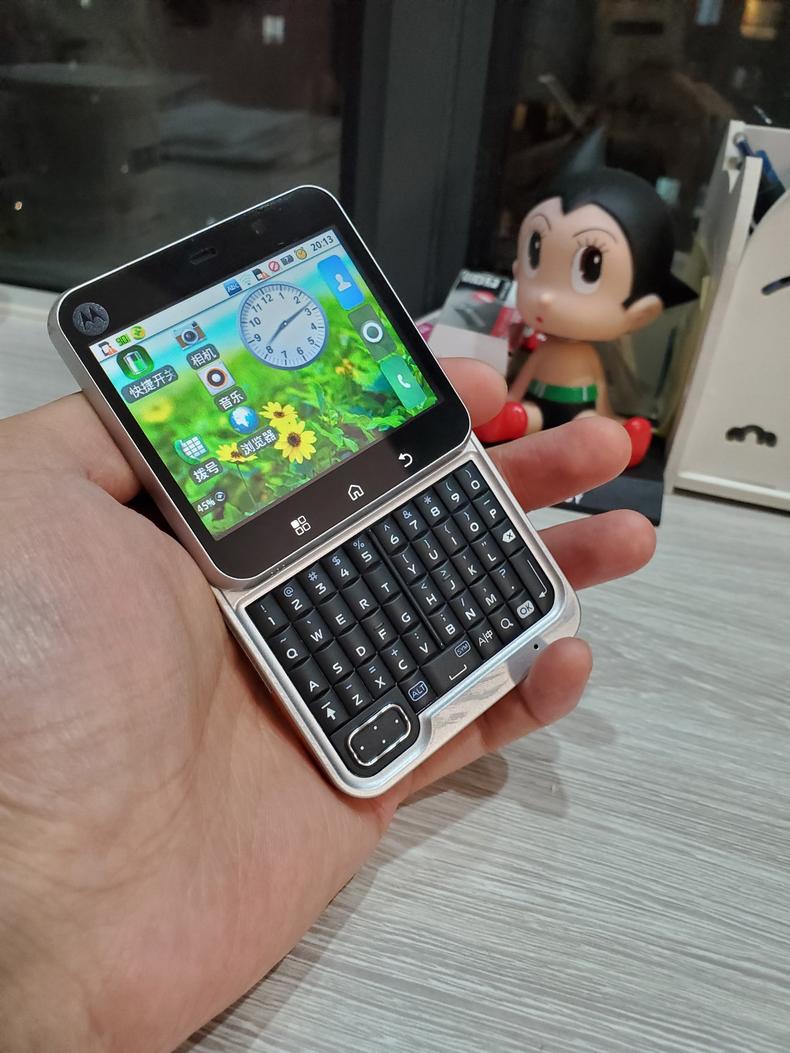 闲鱼88元入手摩托罗拉ME511手机，旋转屏幕太拉风了