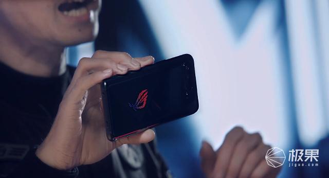 华硕ROG游戏手机5发布：超强性能+酷炫外观，售价3999起