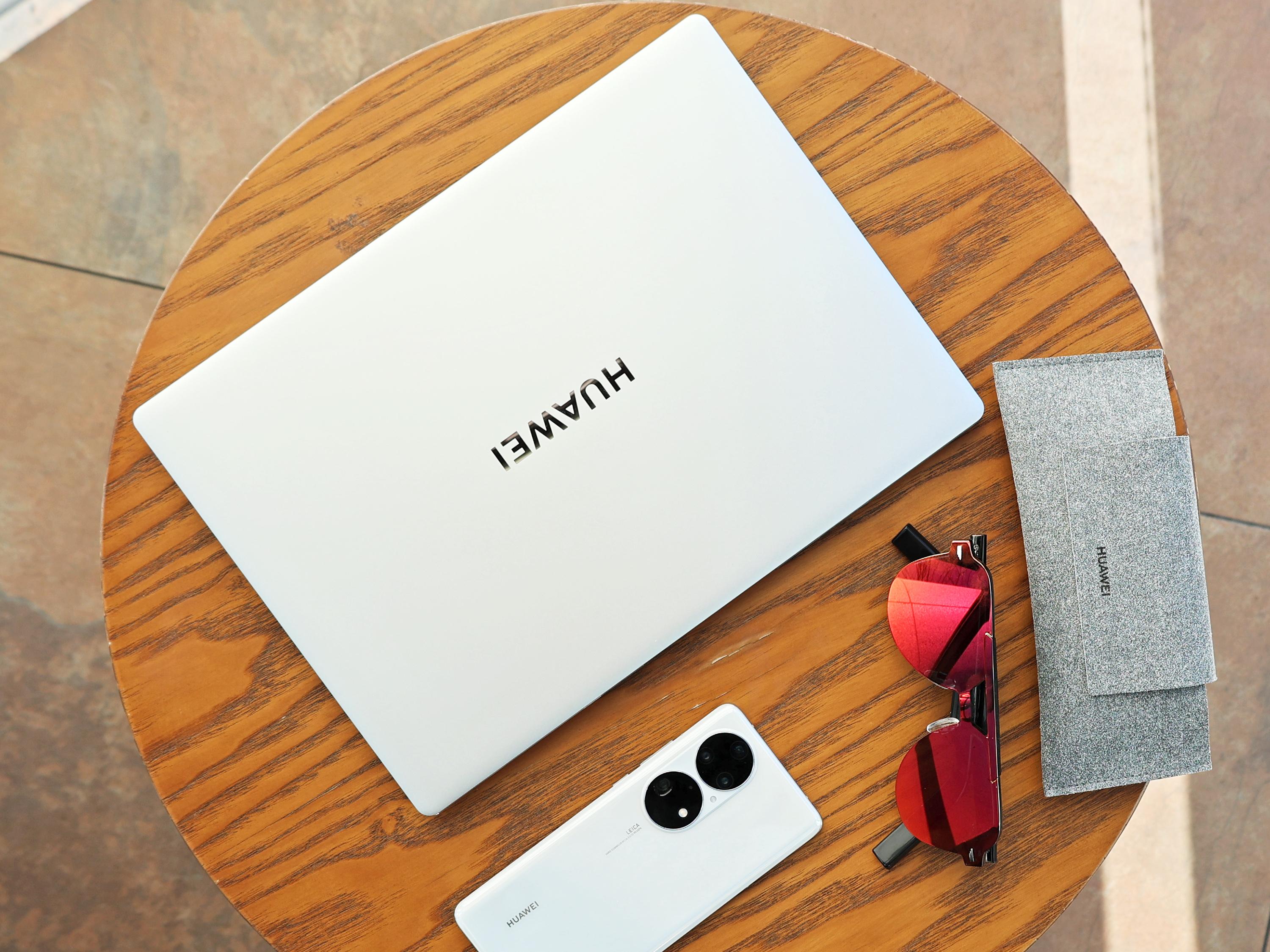 华为MateBook X Pro 2022款开箱评测：三年磨一剑，入目即惊鸿