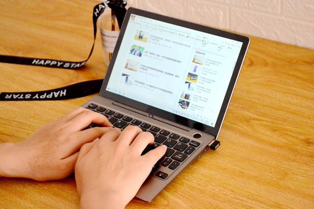 不是华为、不是小米!媲美MacBook的全球最小笔记本来了