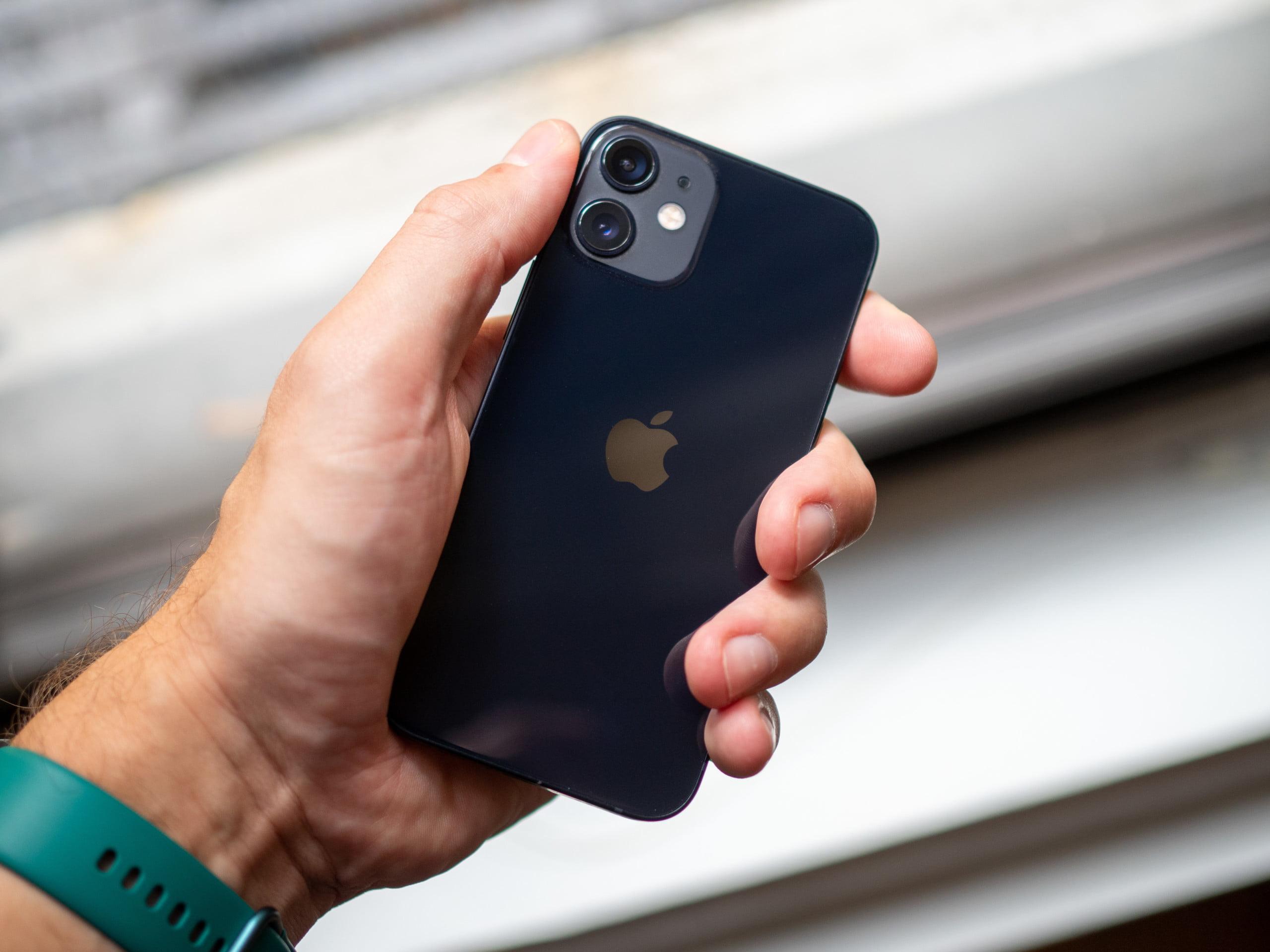 因为销量不佳，iPhone 12 mini 即将「停产」？