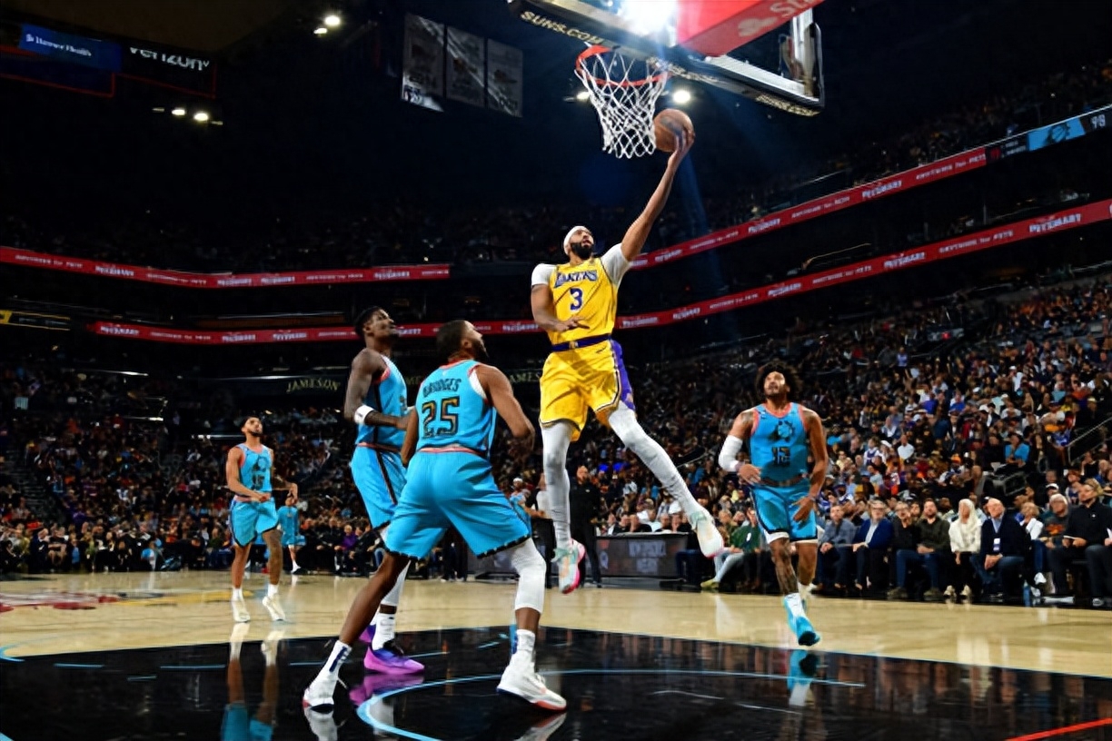 安东尼-戴维斯空砍37分21篮板5抢断5盖帽，湖人不敌太阳