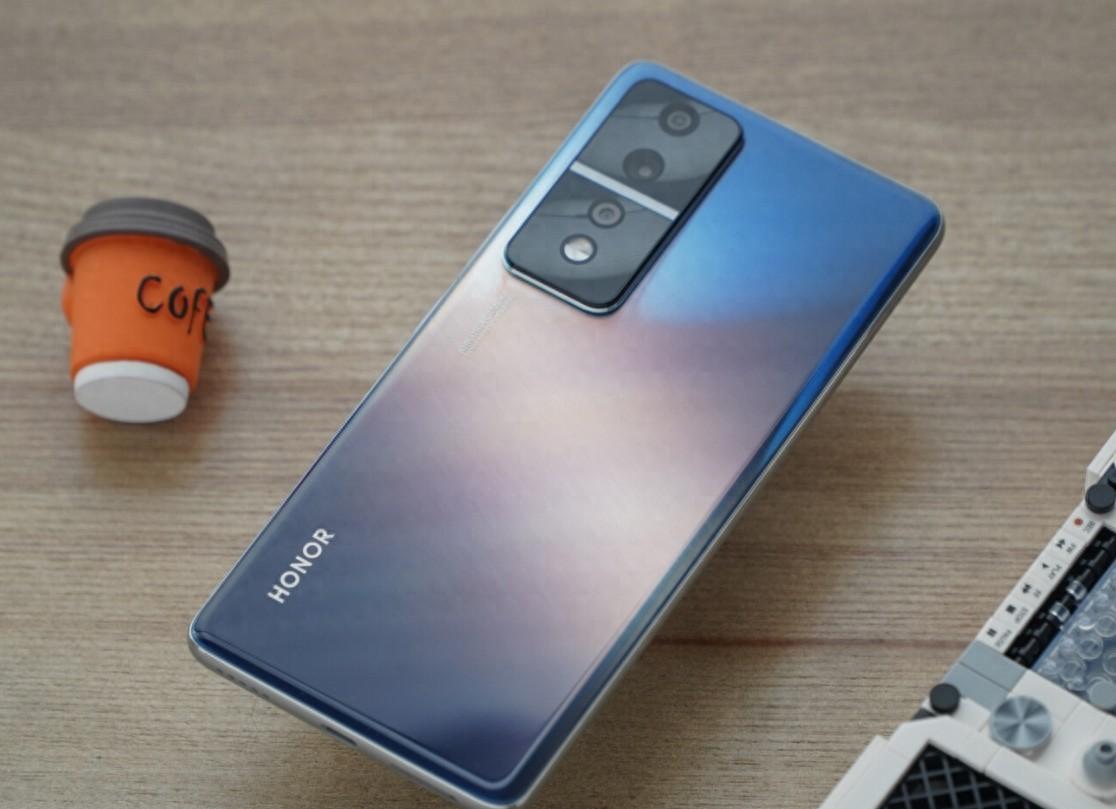 荣耀手机别乱买，目前这三款更有性价比，配置给力，价格最合适