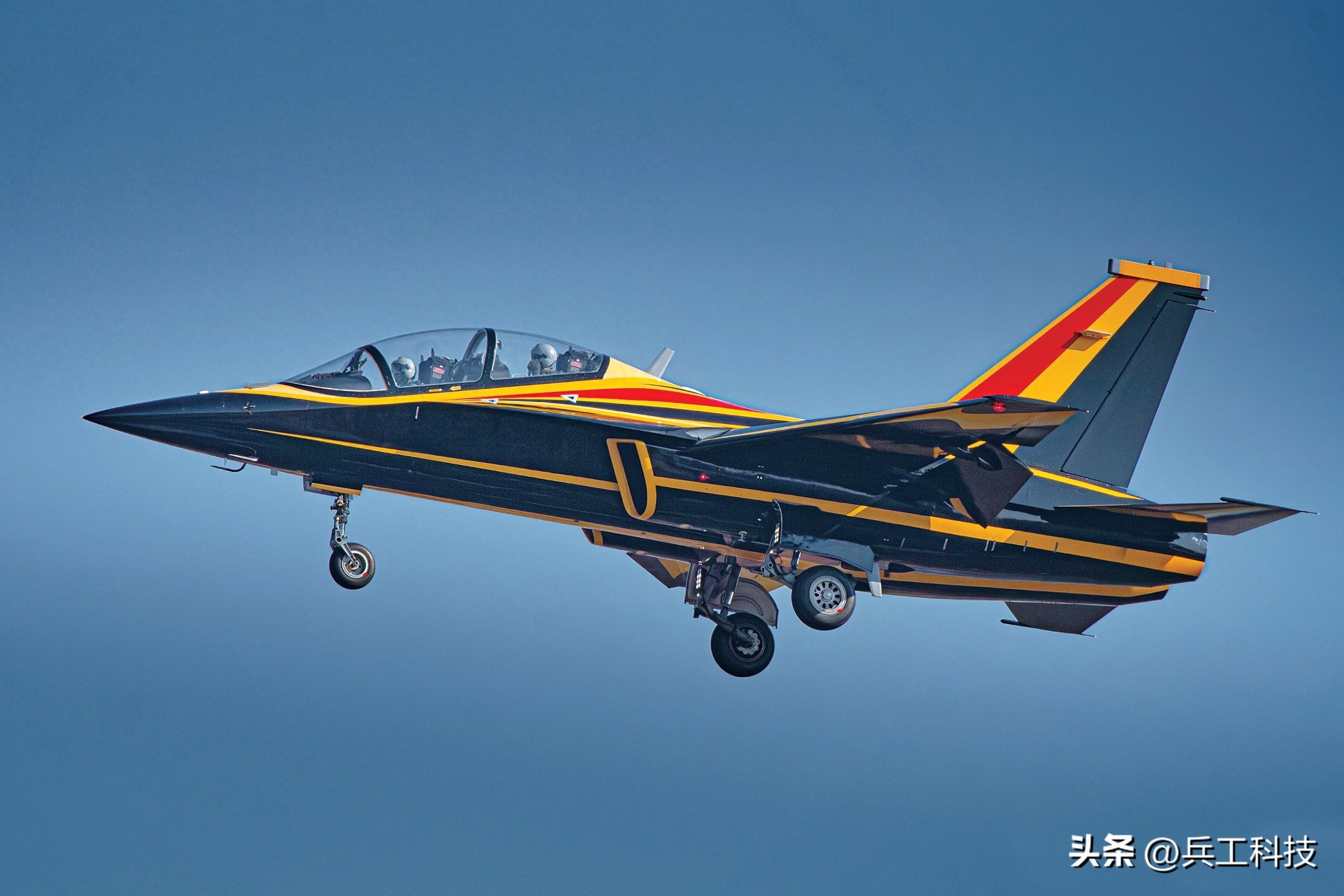 没有运输机伴随保障和领航，迪拜航展上大放异彩的歼-10C