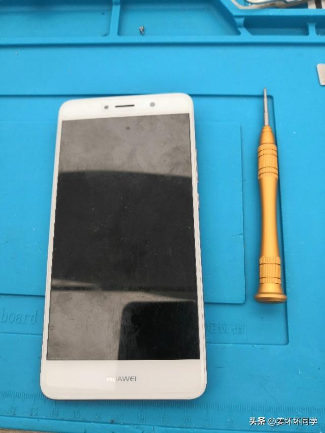 华为畅享7plus拆后盖换电池换尾插换屏