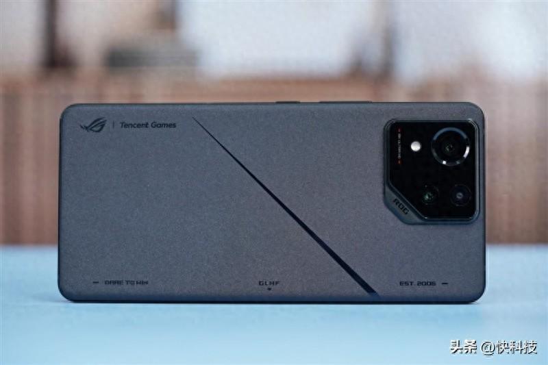 ROG游戏手机8 Pro评测：功耗低到离谱 这才是真正的驯龙高手