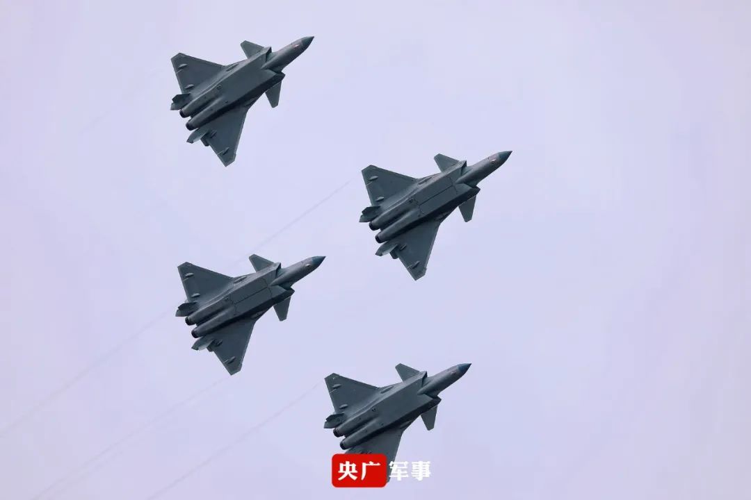 开幕！歼-20展翅珠海并首次地面展示