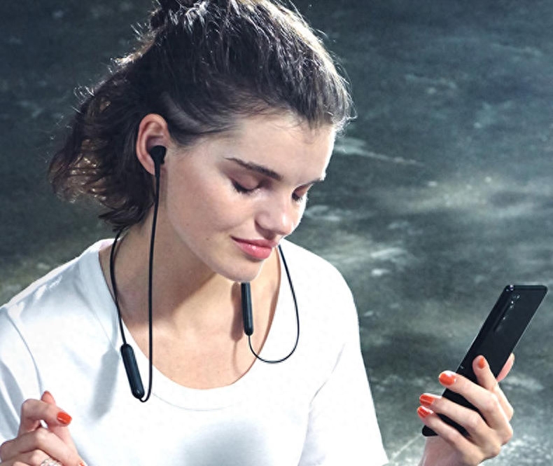 索尼颈挂式重低音耳机，WI-XB400