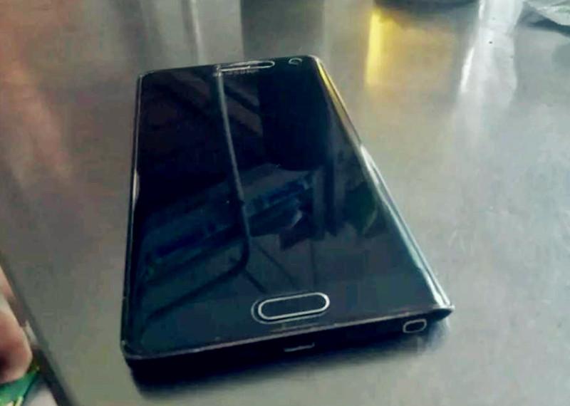 这是三星第一款曲面屏手机,有多少人认识它!